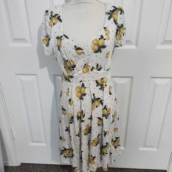 Torrid Size 00 (M) Short Sleeve Challis Shirred-Front Skater Dress Lemon Print - Picture 2 of 12